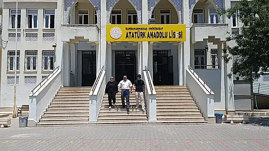 6 üniversite bitiren baba, kızıyla aynı sınıfta, oğluyla aynı okulda sınava girdi