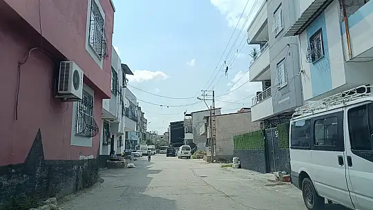 Adana'da 17 gün önce yaşanan olayın görüntüleri ortaya çıktı: Şüpheliler polisten kaçarken çocuğa çarpmış