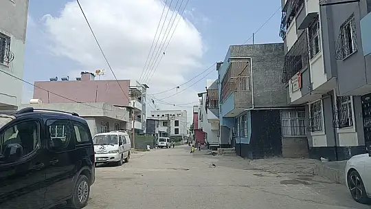 Adana'da 17 gün önce yaşanan olayın görüntüleri ortaya çıktı: Şüpheliler polisten kaçarken çocuğa çarpmış