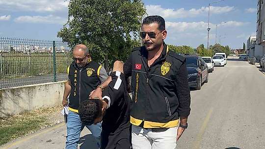 Adana'da 3 kişiyi öldüren katil zanlısı adliyeye sevk edildi