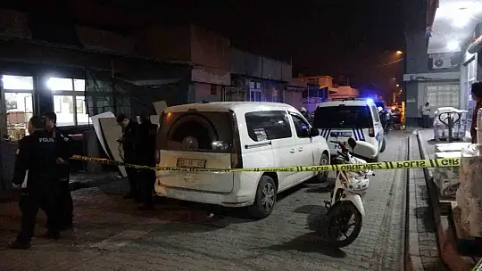 Adana'da erkek kuaföründe silahlı kavga: 7 yaralı