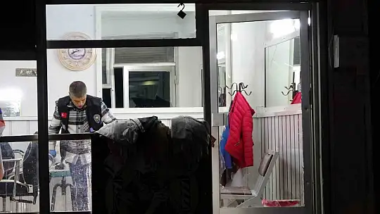 Adana'da erkek kuaföründe silahlı kavga: 7 yaralı