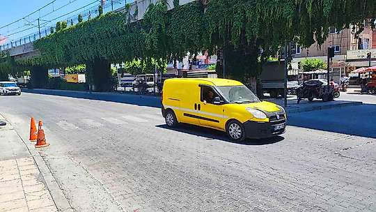 Adana'da feci kaza: Yolun karşısına geçerken iki aracın çarptığı çocuk hayatını kaybetti