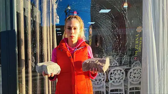 Adana'da iki kız kardeşin işlettiği düğün organizasyon ofisine taşlı saldırı