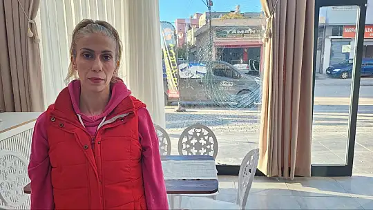 Adana'da iki kız kardeşin işlettiği düğün organizasyon ofisine taşlı saldırı