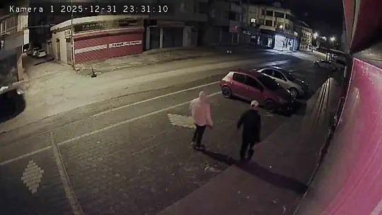 Adana'da iki kız kardeşin işlettiği düğün organizasyon ofisine taşlı saldırı