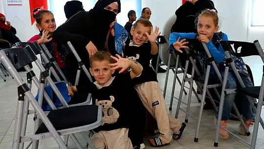 Adana'da kampta kalan 160 Suriyeli daha 4 otobüs ve 2 tırla ülkelerine geri döndü