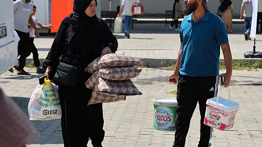 Adana'da kampta kalan 160 Suriyeli daha 4 otobüs ve 2 tırla ülkelerine geri döndü