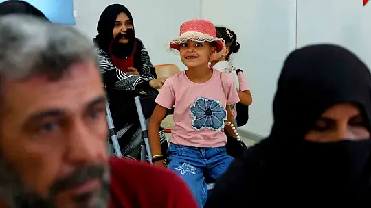 Adana'da kampta kalan 160 Suriyeli daha 4 otobüs ve 2 tırla ülkelerine geri döndü