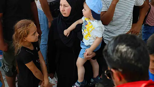 Adana'da kampta kalan 160 Suriyeli daha 4 otobüs ve 2 tırla ülkelerine geri döndü