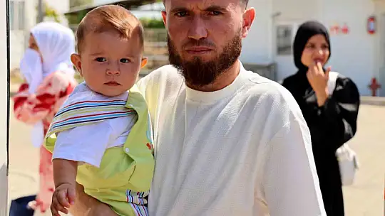 Adana'da kampta kalan 160 Suriyeli daha 4 otobüs ve 2 tırla ülkelerine geri döndü