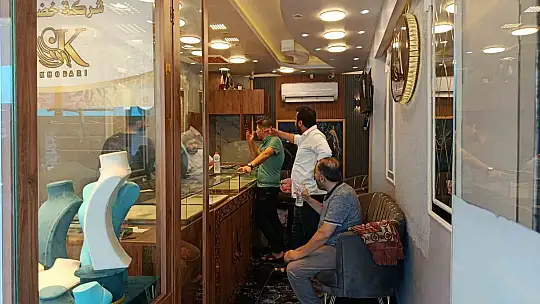Adana'da kuyumcu soygunu: 2 kişiyi vurup 1 kilo altın çaldılar