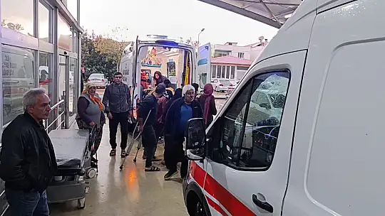 Adana'da tarım işçilerini taşıyan minibüs devrildi: 11 yaralı