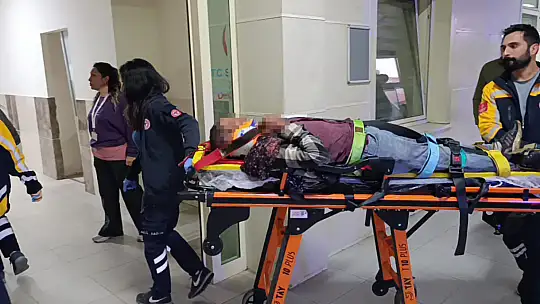 Adana'da tarım işçilerini taşıyan minibüs devrildi: 11 yaralı