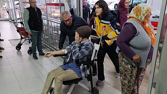 Adana'da tarım işçilerini taşıyan minibüs devrildi: 11 yaralı