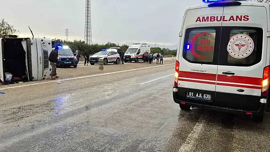 Adana'da tarım işçilerini taşıyan minibüs devrildi: 11 yaralı
