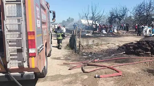Adana'da tarım işçilerinin kaldığı 4 çadır yandı