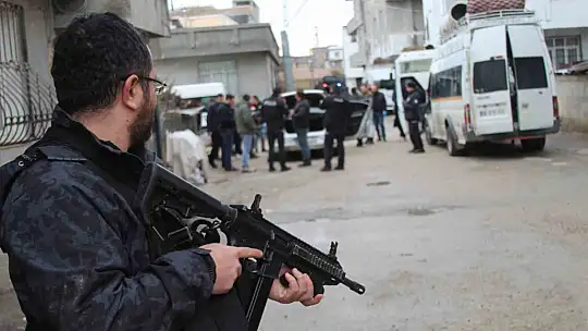 Adana'da taşlı, sopalı, silahlı kavga: 1 ölü, 5 yaralı