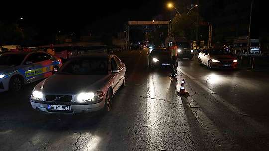 Adana'da trafik denetiminde 42 sürücüye ceza yağdı