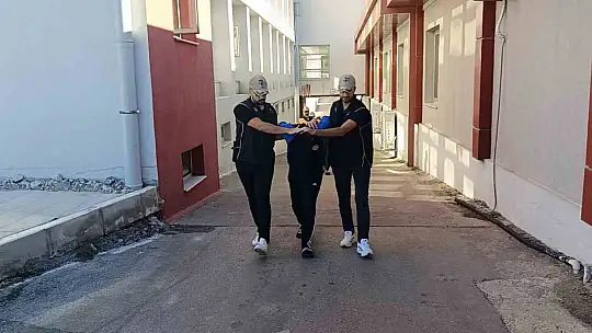 Adana'daki DEAŞ operasyonu: 3 tutuklama