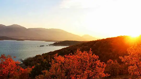 Adatepe Barajı etrafında kartpostallık görüntüler oluştu