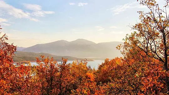 Adatepe Barajı etrafında kartpostallık görüntüler oluştu