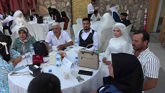 Adıyaman'da 100 depremzede çiftin nikahı kıyıldı