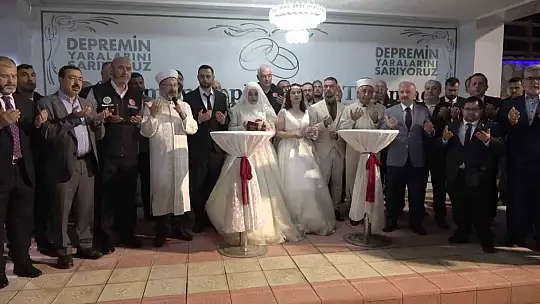 Adıyaman'da 100 depremzede çiftin nikahı kıyıldı