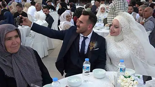Adıyaman'da 100 depremzede çiftin nikahı kıyıldı