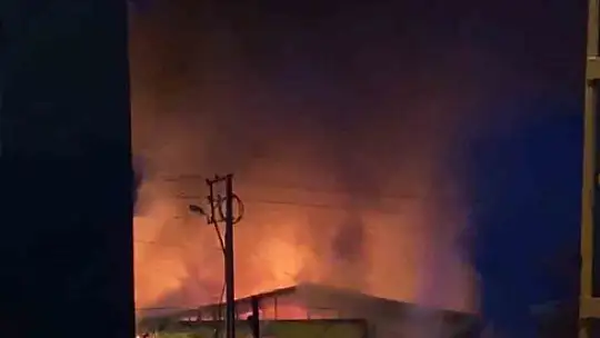 Adıyaman'da 2 katlı ev alev alev yandı