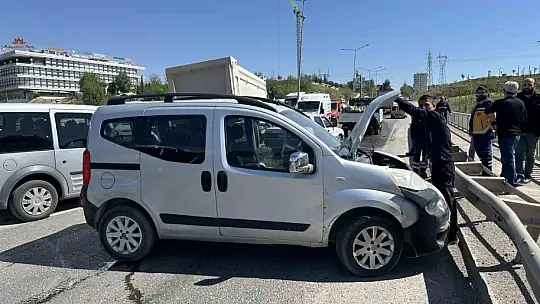 Adıyaman'da 3 aracın karıştığı zincirleme trafik kazası