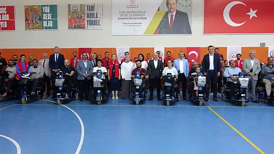 Adıyaman'da 41 akülü sandalye depremzede vatandaşlara teslim edildi