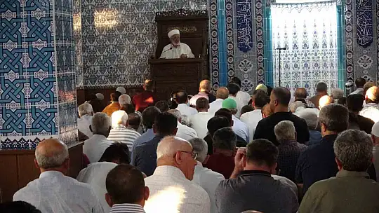 Adıyaman'da binlerce kişi bayram namazı için saf tuttu