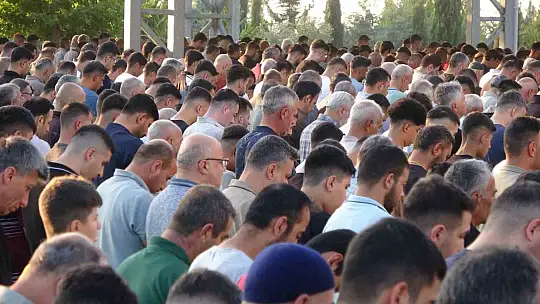 Adıyaman'da binlerce kişi bayram namazı için saf tuttu