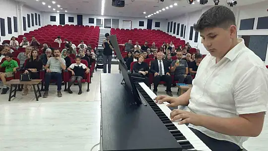 Adıyaman'da genç piyanistler hünerlerini sergiledi