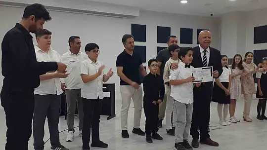 Adıyaman'da genç piyanistler hünerlerini sergiledi