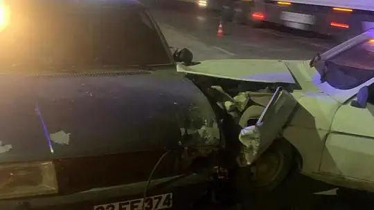 Adıyaman'da, iki otomobil çarpıştı: 5 yaralı