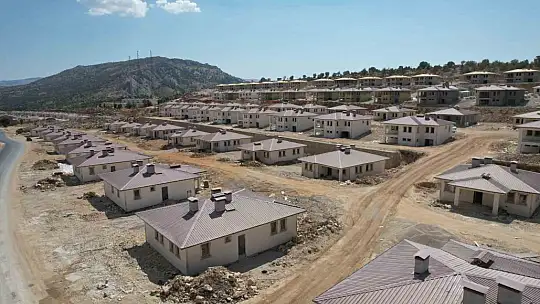 Adıyaman'da köy evleri sağlam zeminlerde yapılıyor