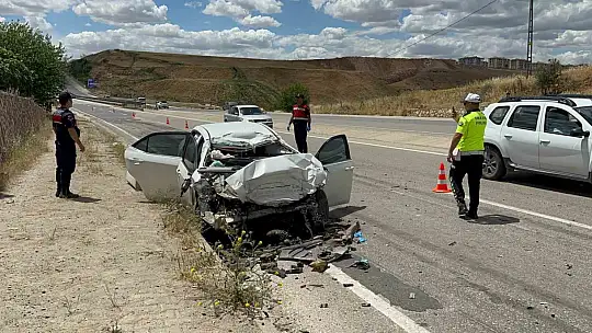 Adıyaman'da otomobil kamyona arkadan çarptı: 1 ölü