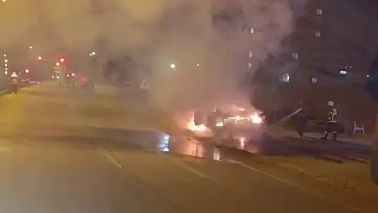 Adıyaman'da park halindeki otomobil yandı