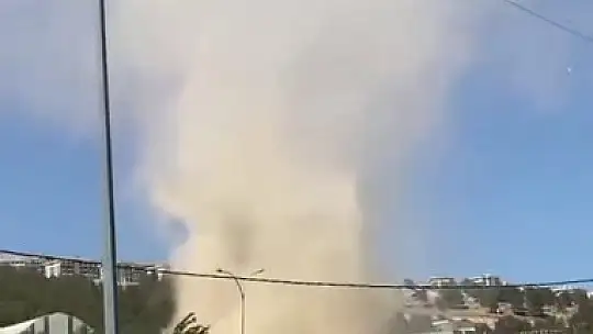 Adıyaman'da rüzgar, hortumlara neden oldu
