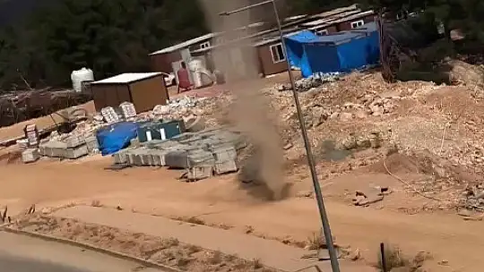 Adıyaman'da rüzgar, hortumlara neden oldu