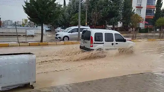 Adıyaman'da sağanak yağış etkili oldu
