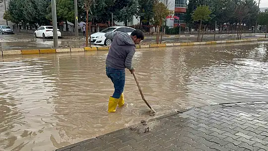 Adıyaman'da sağanak yağış etkili oldu