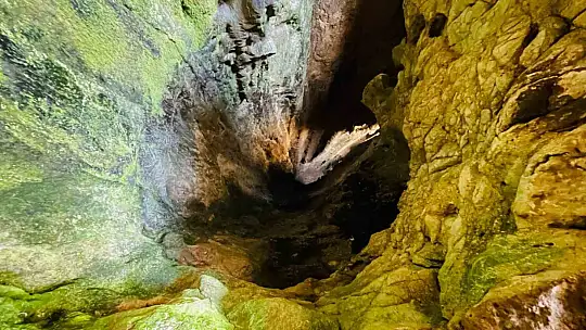 Adıyaman'daki mağaralarda bulunan ilginç jeolojik oluşumlar incelendi