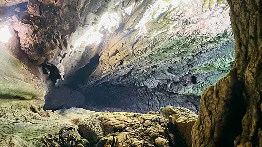 Adıyaman'daki mağaralarda bulunan ilginç jeolojik oluşumlar incelendi