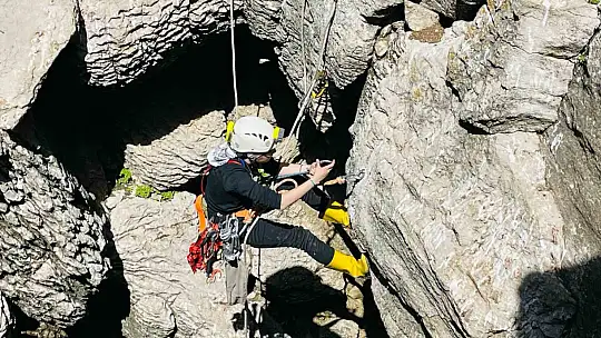 Adıyaman'daki mağaralarda bulunan ilginç jeolojik oluşumlar incelendi