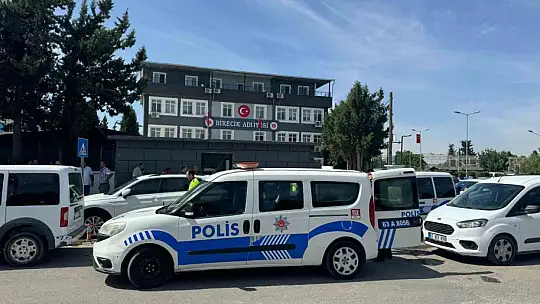 Adliye önünde taşlı sopalı kavga: 5 yaralı
