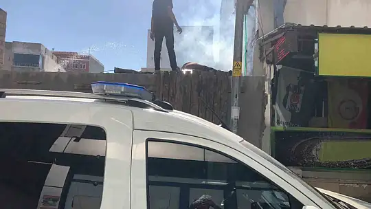 Adıyaman'da ahşap büfede yangın çıktı! Vatandaşlar müdahale etti