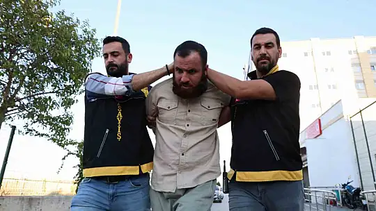 Ailesini katleden sanık cinayetleri kabul etmedi